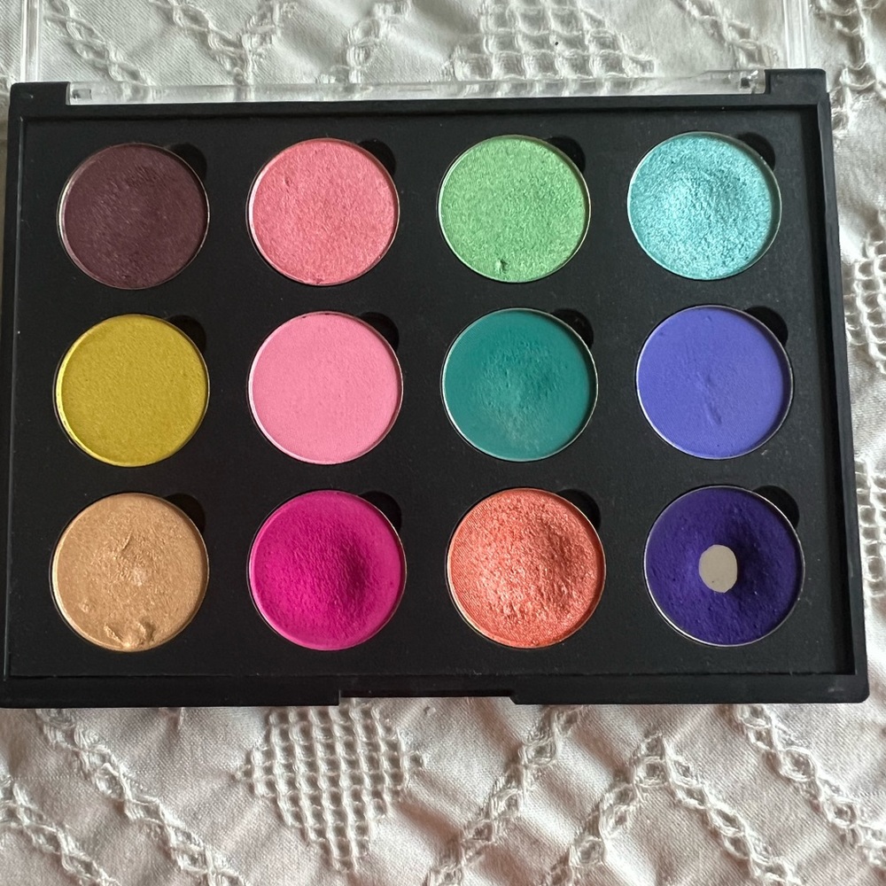 Coastal Scent hot pot eyeshadow palette